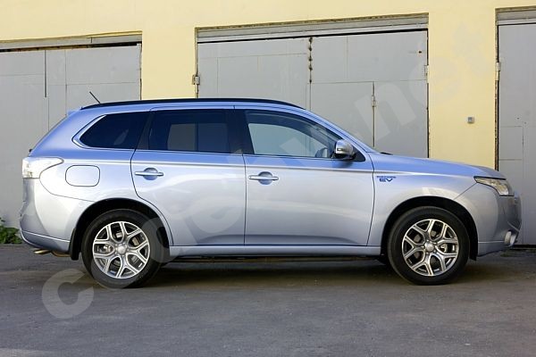 outlander_phev_15.jpg